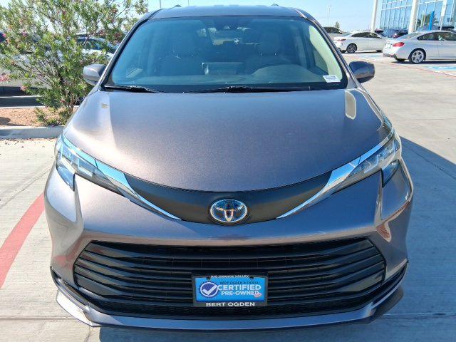 2021 Toyota Sienna LE 2021 Toyota Sienna LE