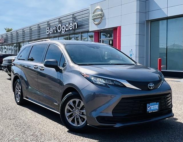 2021 Toyota Sienna LE