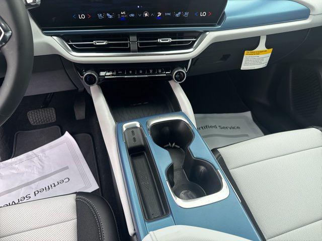 2025 Chevrolet Equinox LT 2