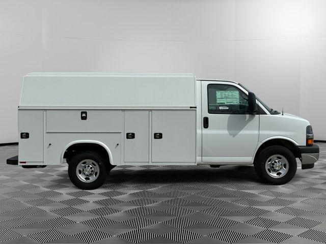 2025 Chevrolet Express Cutaway Work Van