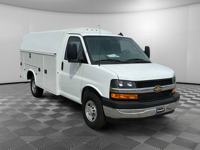 2025 Chevrolet Express Cutaway Work Van