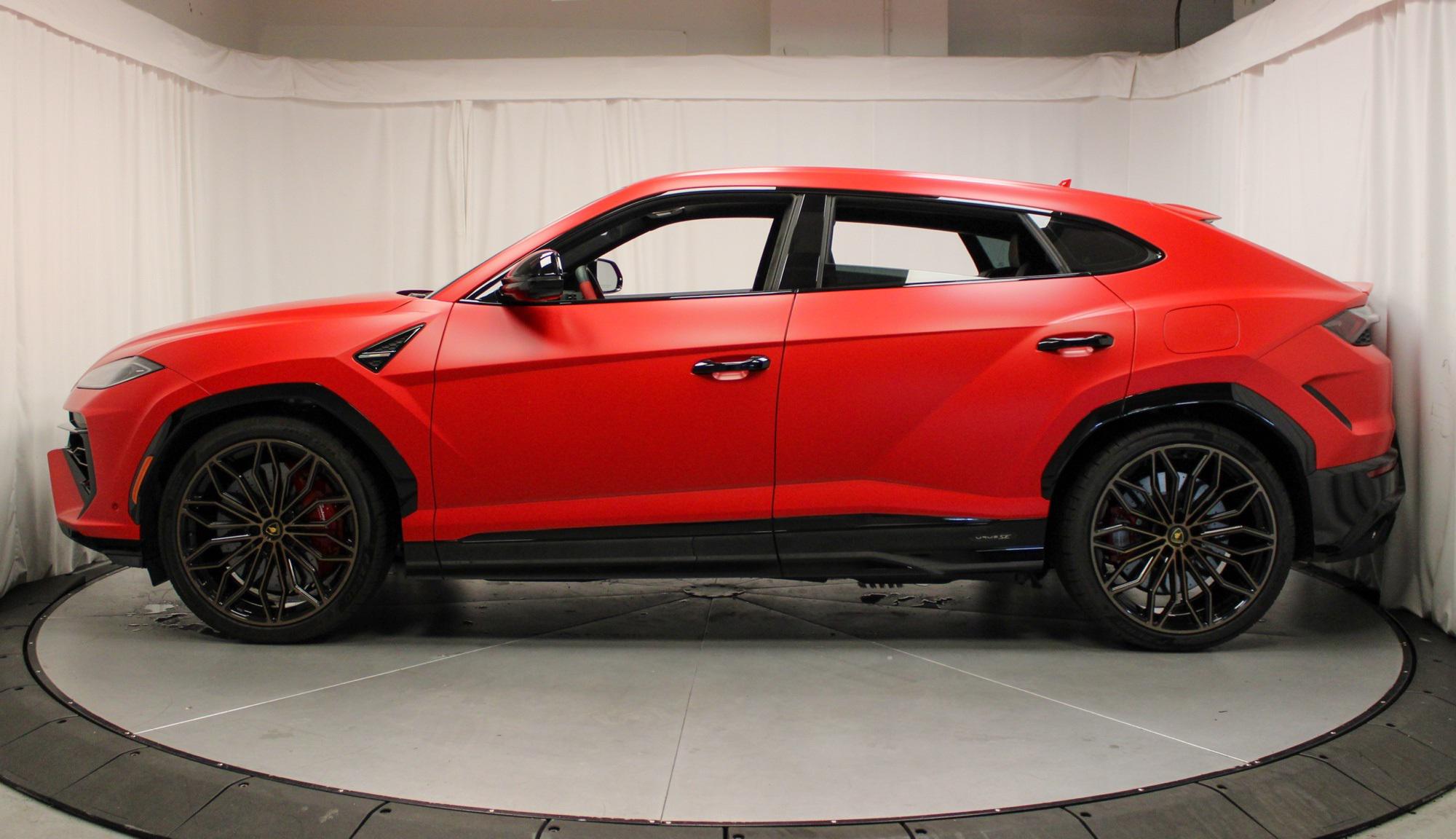2025 Lamborghini Urus SE photo 2