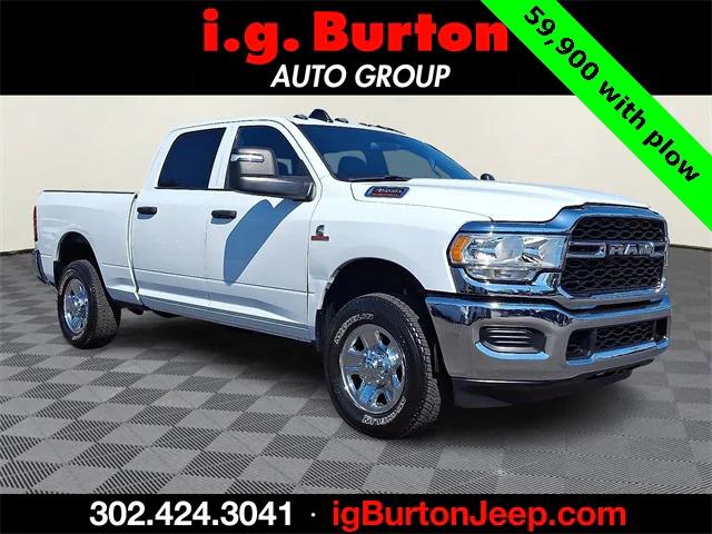 2024 RAM 3500 Tradesman Crew Cab 4x4 64 Box