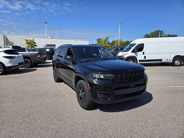 2025 Jeep Grand Cherokee GRAND CHEROKEE L LAREDO X 4X4