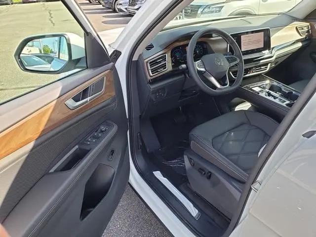 2026 Volkswagen Atlas SE with Technology