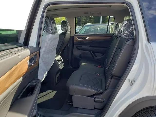 2026 Volkswagen Atlas SE with Technology