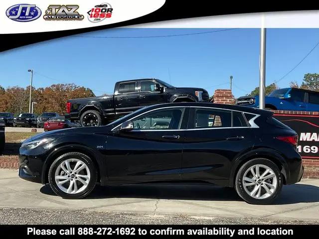 2017 INFINITI QX30 Standard