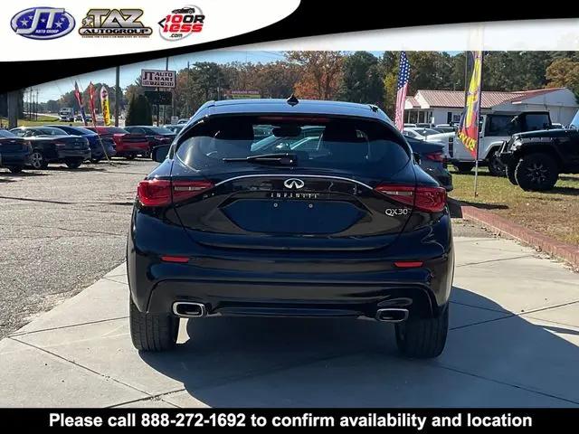 2017 INFINITI QX30 Standard