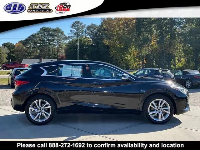 2017 INFINITI QX30 Standard