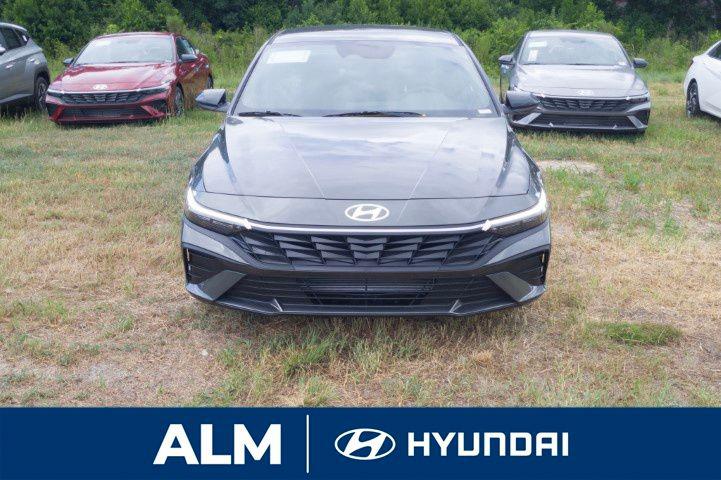 2025 Hyundai Elantra SEL Sport photo 2