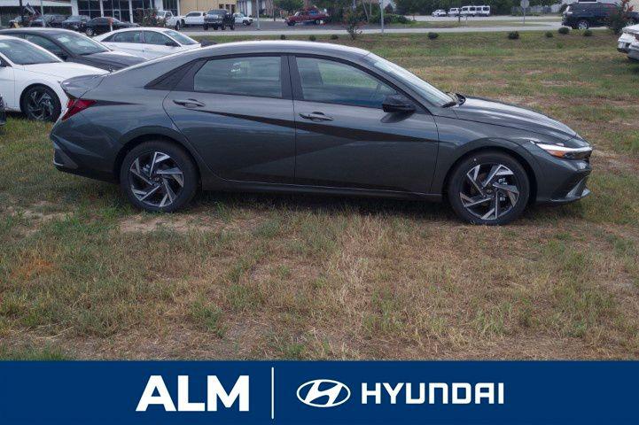 2025 Hyundai Elantra SEL Sport photo 4