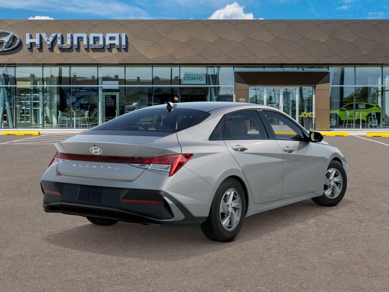 2025 Hyundai Elantra SE photo 2