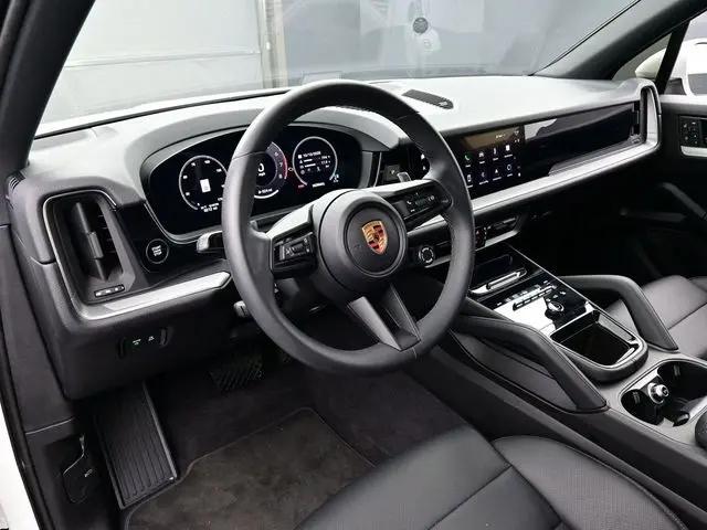 2025 Porsche Cayenne Standard