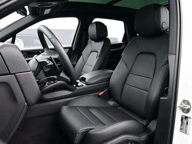 2025 Porsche Cayenne Standard