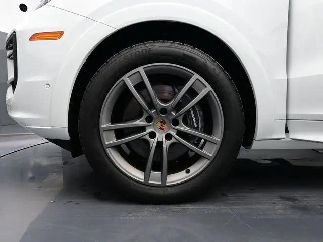 2025 Porsche Cayenne Standard