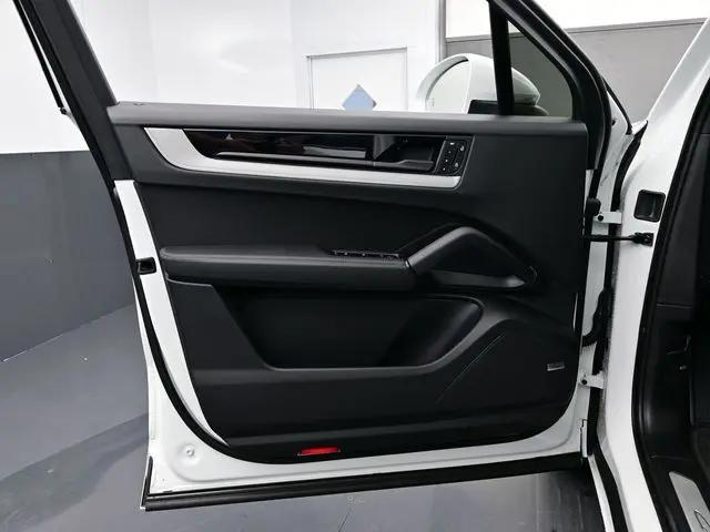 2025 Porsche Cayenne Standard