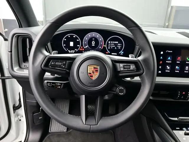 2025 Porsche Cayenne Standard