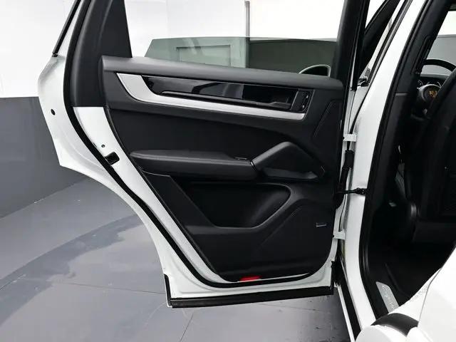 2025 Porsche Cayenne Standard