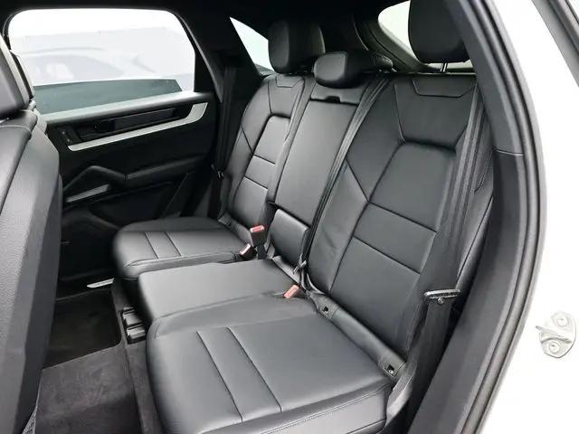 2025 Porsche Cayenne Standard