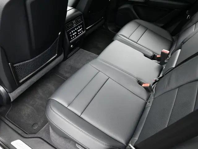 2025 Porsche Cayenne Standard