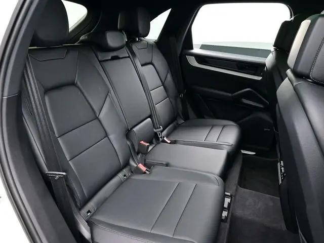 2025 Porsche Cayenne Standard