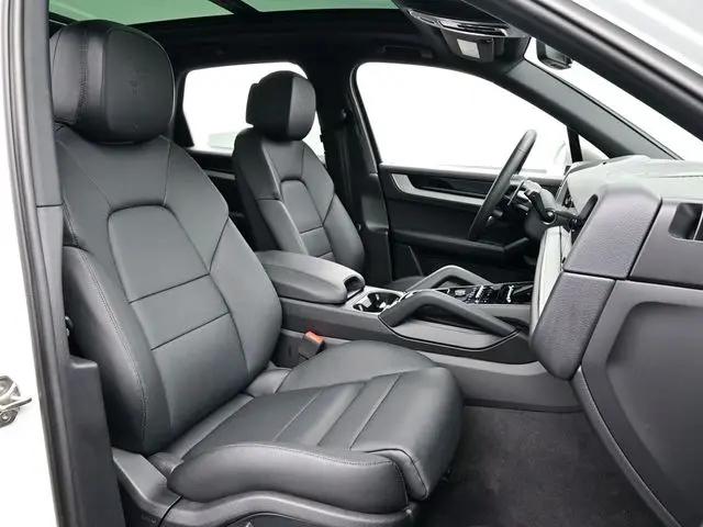 2025 Porsche Cayenne Standard