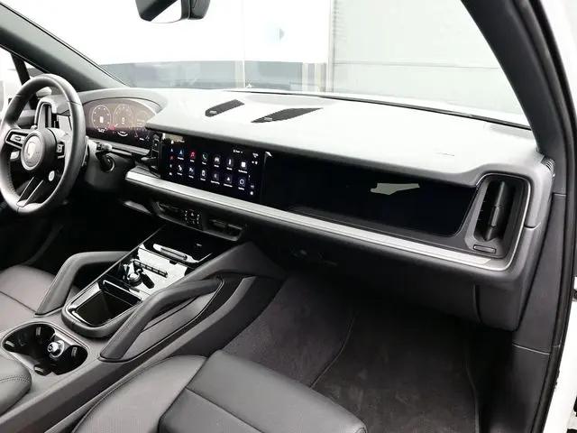 2025 Porsche Cayenne Standard