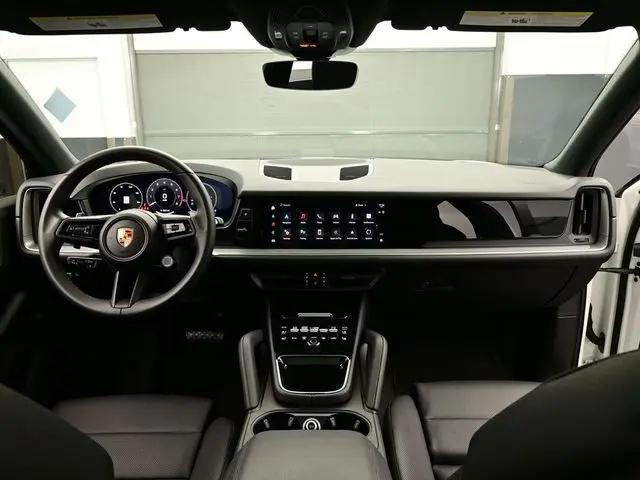 2025 Porsche Cayenne Standard