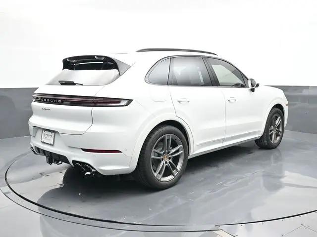 2025 Porsche Cayenne Standard