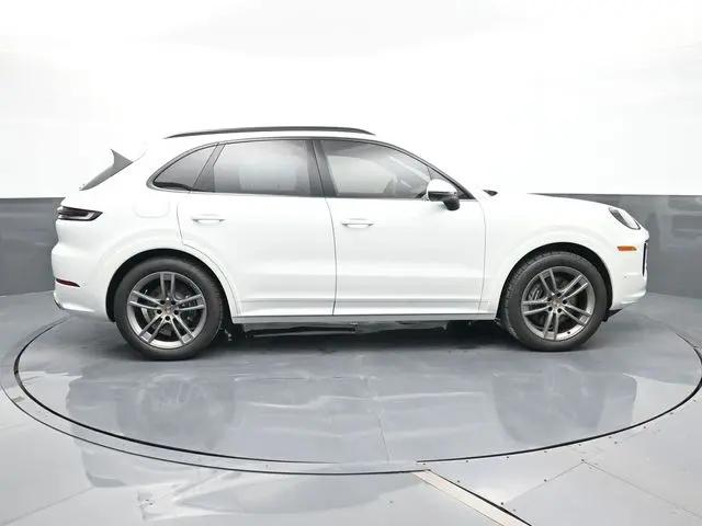 2025 Porsche Cayenne Standard