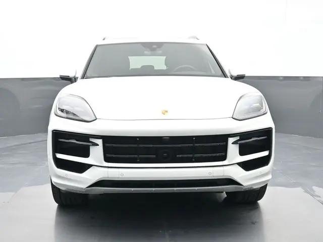 2025 Porsche Cayenne Standard