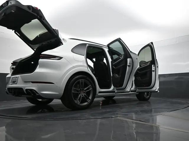 2025 Porsche Cayenne Standard