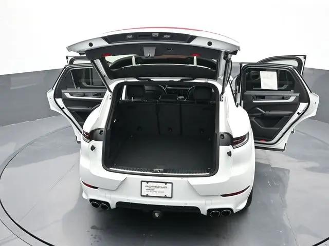 2025 Porsche Cayenne Standard