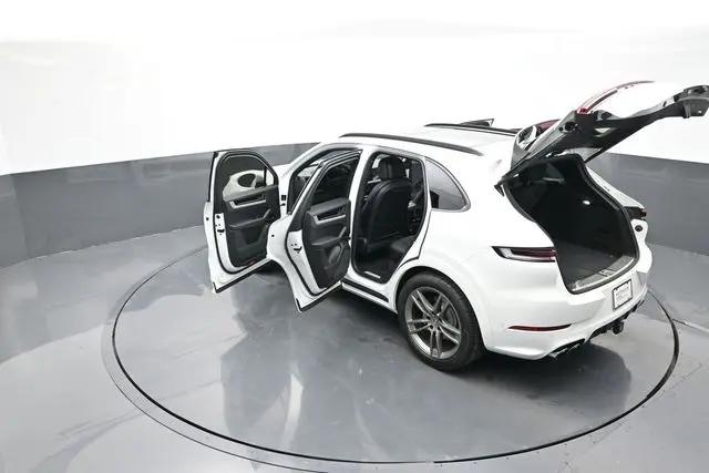 2025 Porsche Cayenne Standard