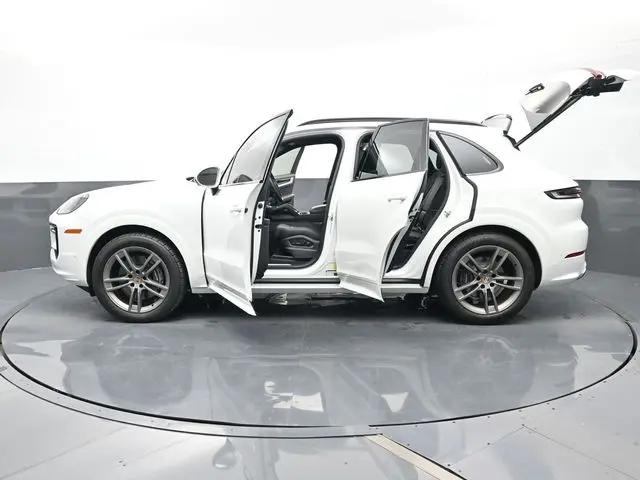 2025 Porsche Cayenne Standard