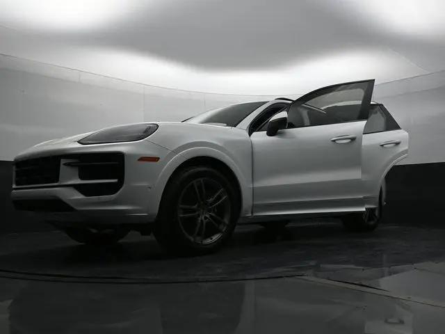 2025 Porsche Cayenne Standard