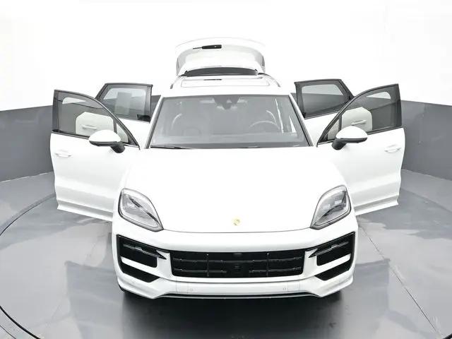 2025 Porsche Cayenne Standard