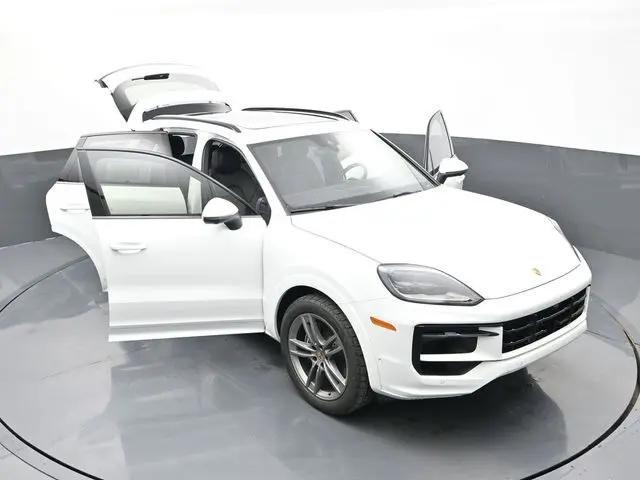 2025 Porsche Cayenne Standard