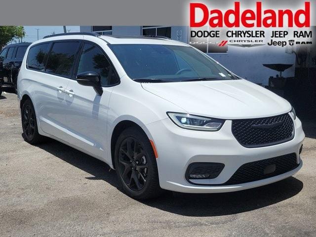 2026 Chrysler Pacifica Limited for sale in Miami, FL