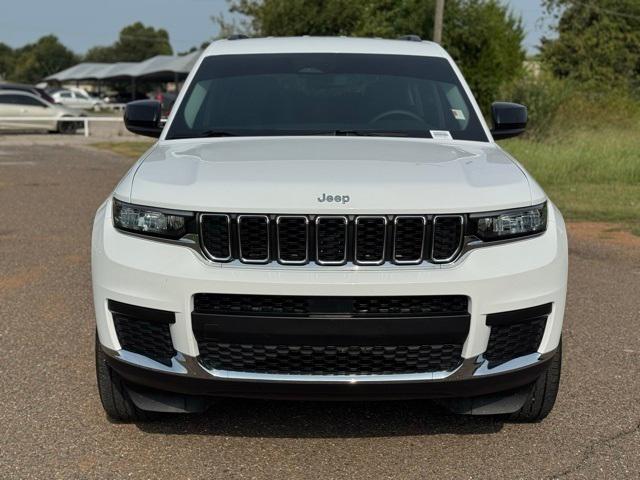 2023 Jeep Grand Cherokee L Laredo 4x2