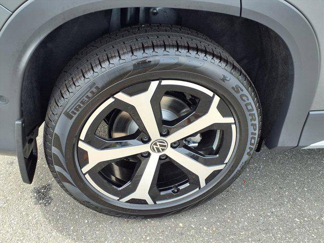 2025 Volkswagen Tiguan 2.0T SE