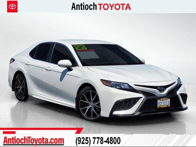 2023 Toyota Camry SE's photo