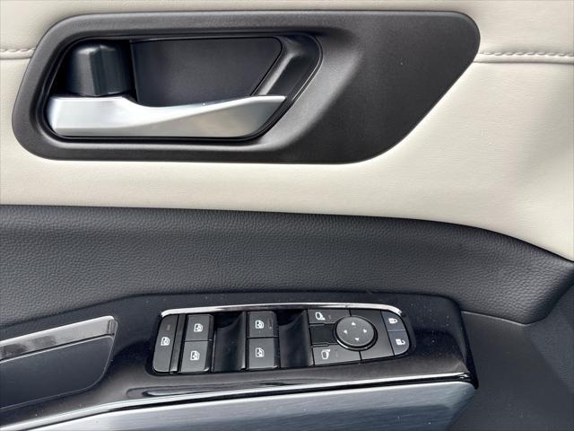 2024 Nissan Pathfinder SL 4WD