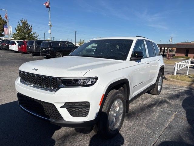 2025 Jeep Grand Cherokee GRAND CHEROKEE LAREDO X 4X2