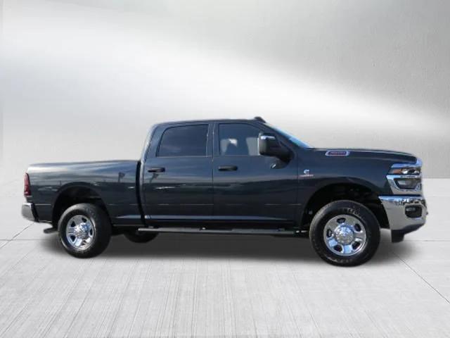 2026 RAM Ram 3500 RAM 3500 TRADESMAN CREW CAB 4X4 64 BOX