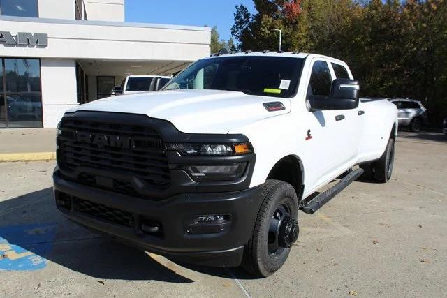 2026 RAM Ram 3500 RAM 3500 TRADESMAN CREW CAB 4X4 8 BOX