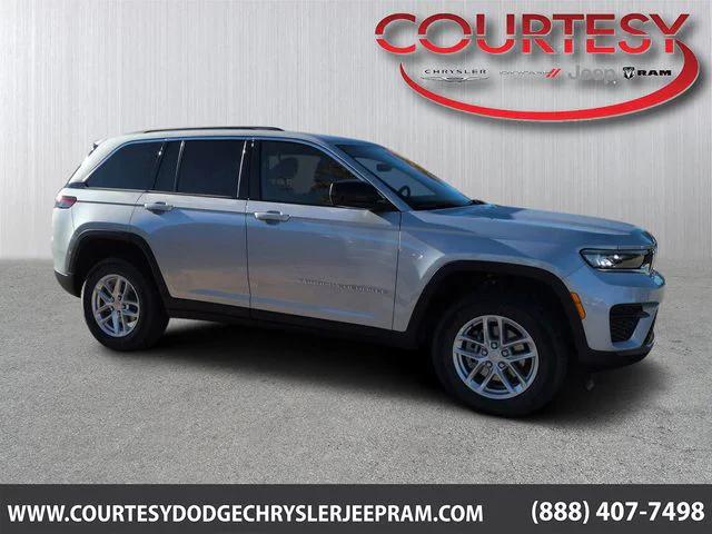 2025 Jeep Grand Cherokee GRAND CHEROKEE LAREDO X 4X2