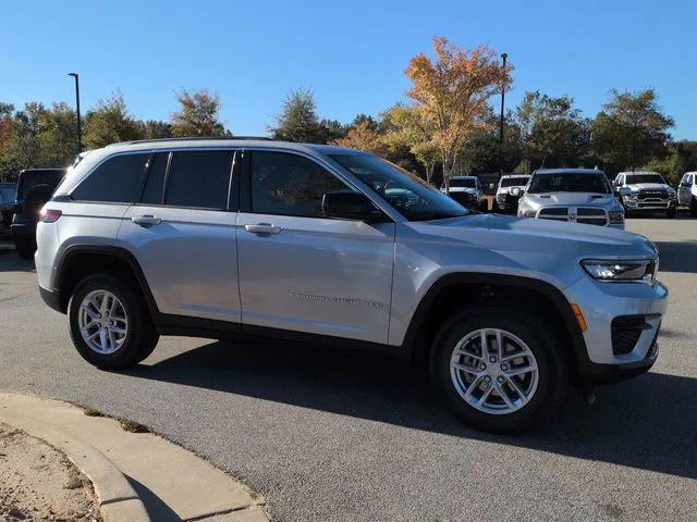 2025 Jeep Grand Cherokee GRAND CHEROKEE LAREDO X 4X2