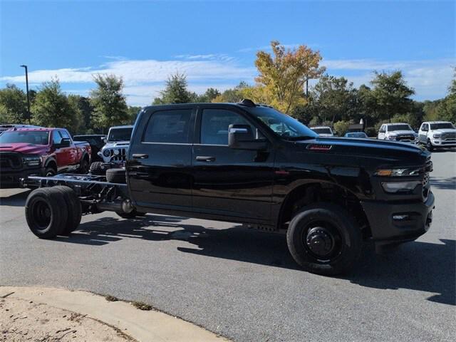 2026 RAM Ram 3500 Chassis Cab RAM 3500 TRADESMAN CREW CAB CHASSIS 4X4 60 CA 2026 RAM Ram 3500 Chassis Cab RAM 3500 TRADESMAN CREW CAB CHASSIS 4X4 60 CA