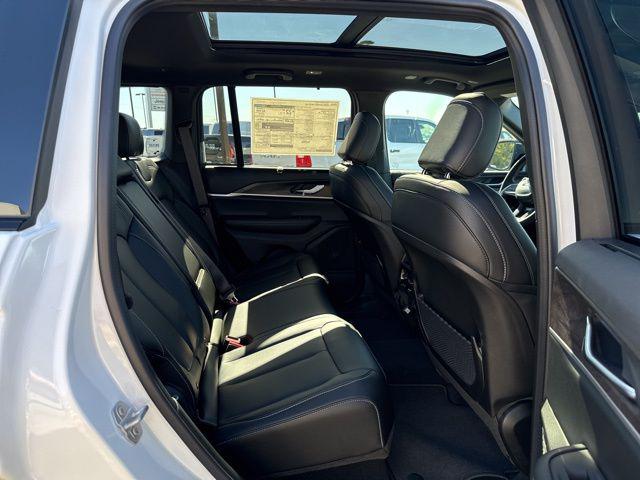 2025 Jeep Grand Cherokee Limited 4x2